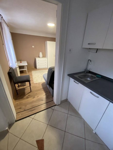 Kiad� lak�s/ alb�rlet IV. Ker