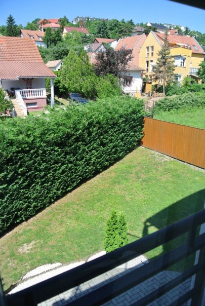 Kiad� lak�s a B�licsi �ton.