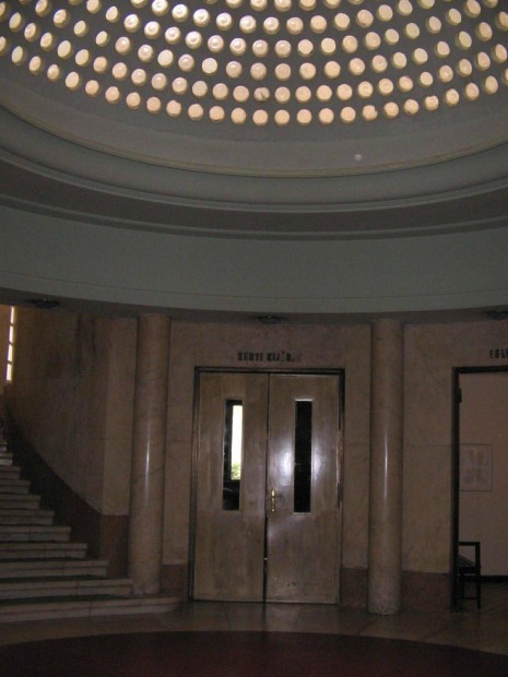 Kiad� lak�s a Belv�ros sz�v�ben