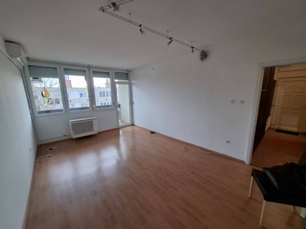 Kiad� lak�s a R�di� utc�ban