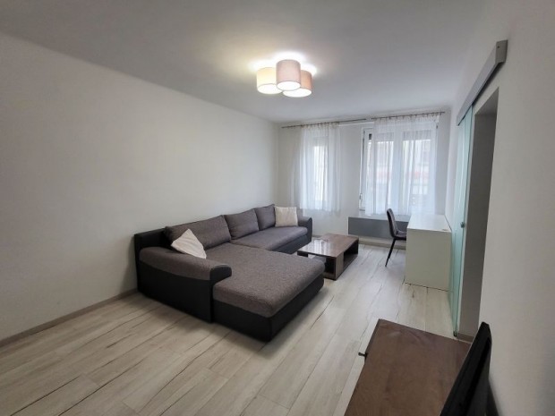 Kiad� lak�s a R�k�czi �ton