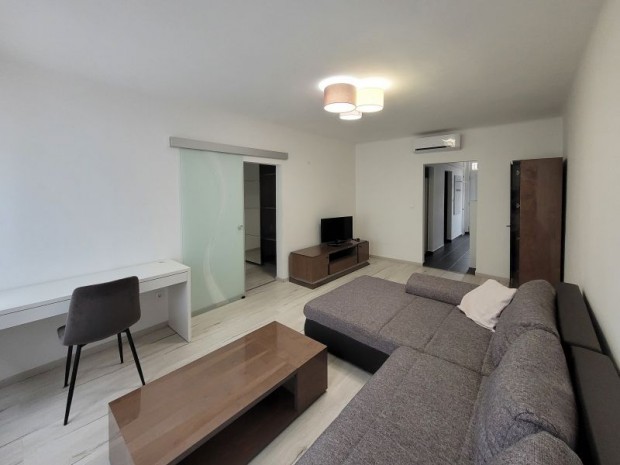 Kiad� lak�s a R�k�czi �ton