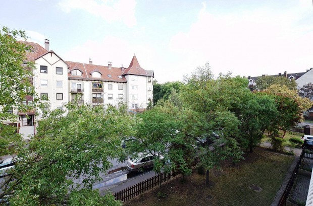 Kiad� lak�s a Vez�r utc�ban!