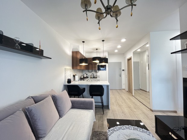 Kiad� lak�s az Egyetem Towerben