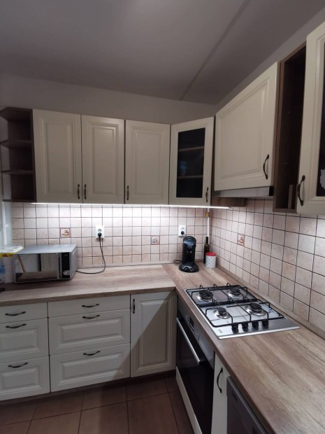 Kiad� lak�s az �jhegyi lak�telepen