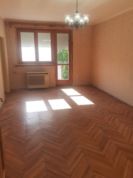 Kiadó lakás bútorozatlan, Szolnok Bányai Kornél út