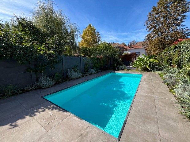 Kiad� luxuslak�s Gyul�n