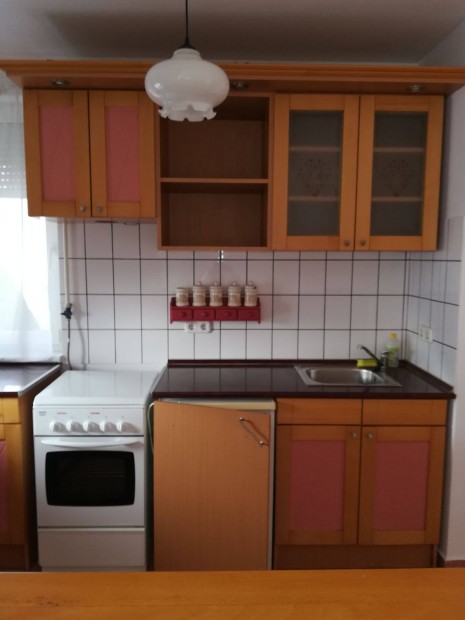 Kiad� m�sf�l szob�s lak�s a Csillag �ti t�rsash�zban
