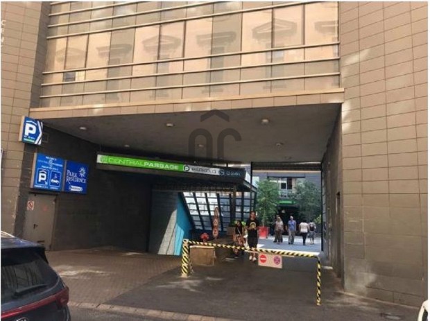 Kiad� m�lygar�zs hely a Central Passageben