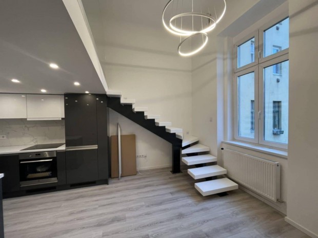 Kiad� modern, frissen fel�j�tott lak�s a VI. ker�let sz�v�ben