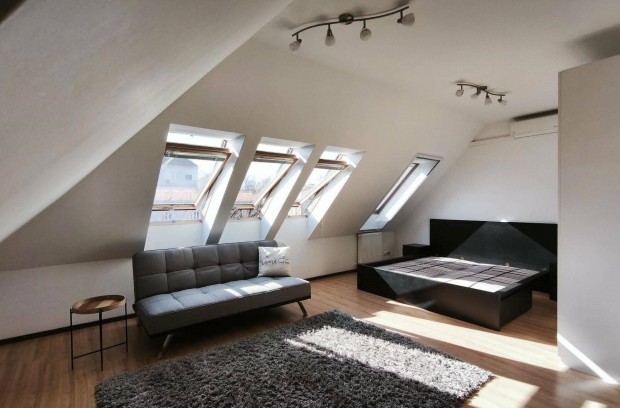 Kiad� napf�nyes, otthonos lak�s Szolnokon