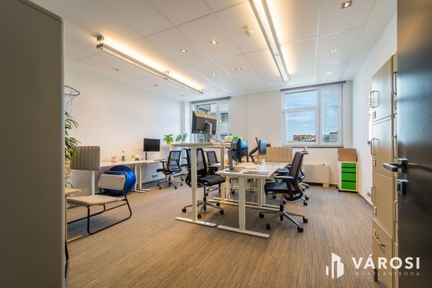 Kiad� napf�nyes irod�k, Zugl� sz�v�ben