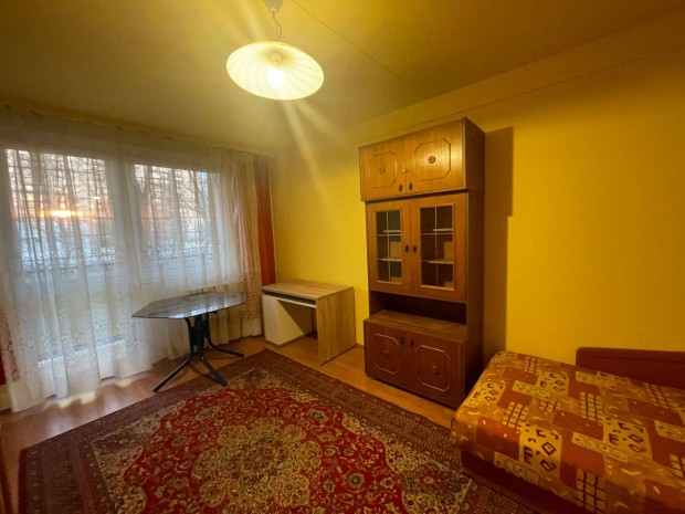 Kiad� panel lak�s Miskolc, Avas