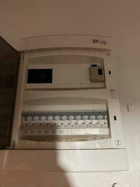 Kiad� pincehelyis�g Szombathely F� t�r 44