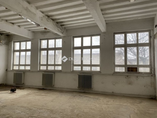 Kiad� t�rol�/Rakt�r, Dunakeszi