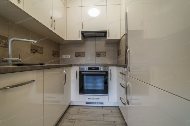 Kiad� t�glalak�s, Kecskem�t