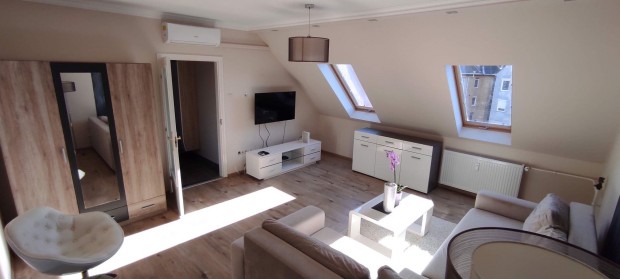 Kiad� t�glalak�s, Ny�regyh�za