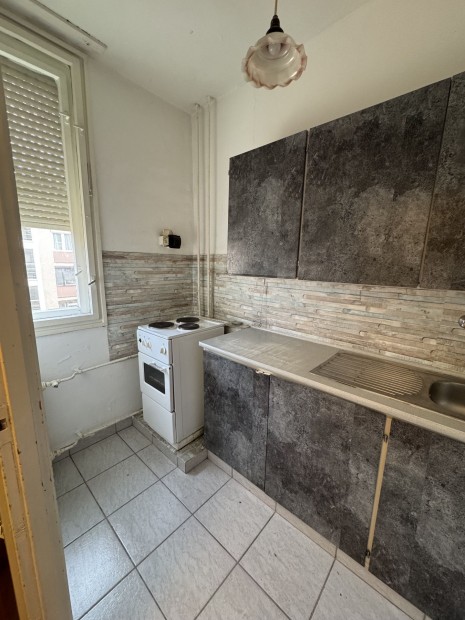 Kiad� t�glalak�s, Tatab�nya