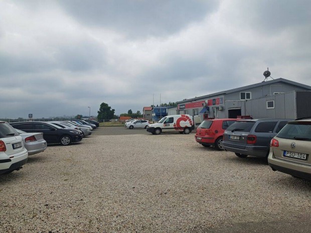 Kiadó telephely a 32-es főúton, 500 m2 raktár/műhely, 1800 m2 telek