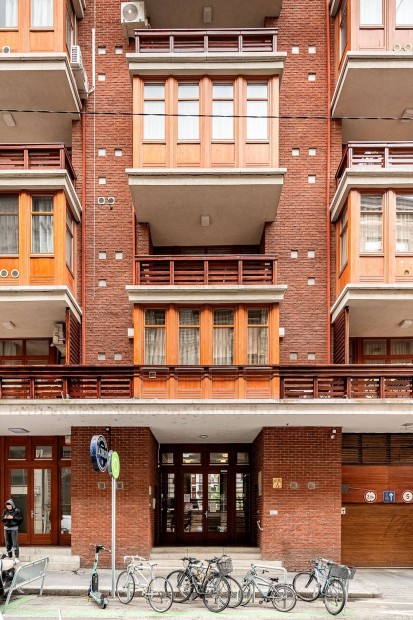 Kiad� teremgar�zs hely Ter�zv�rosban- VI. ker. Lovag u