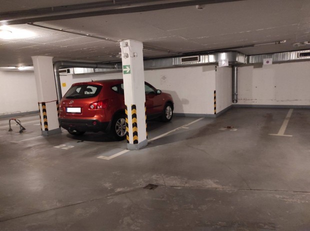 Kiadó teremgarázsban egy beállóhely