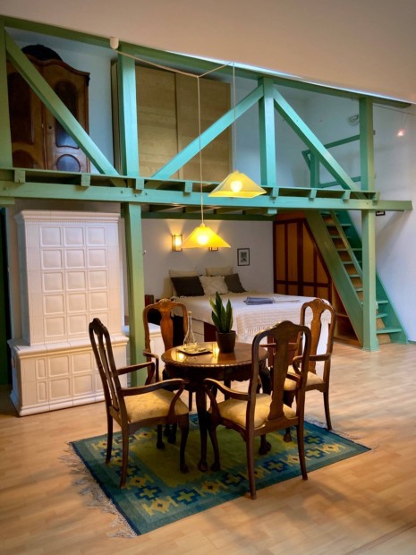 Kiadó tetőtéri lakás a 6. kerületben / Loft for rent in downtown!