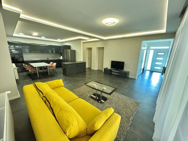 Kiad� �jszer� csal�di h�z Ny�regyh�z�n, a Vir�g utca k�zel�ben