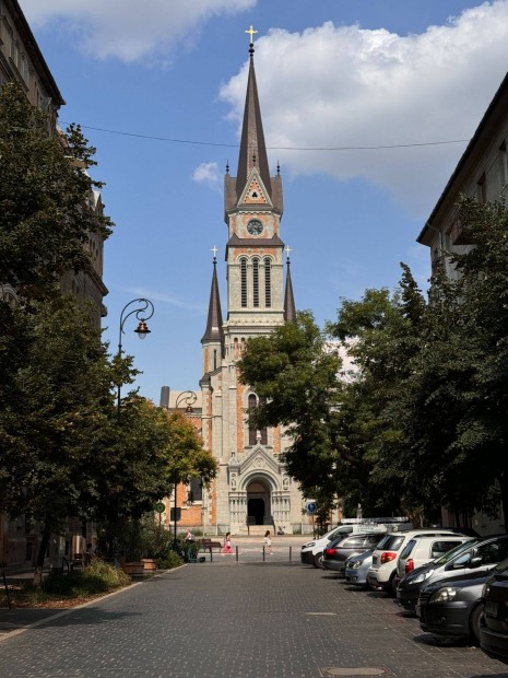 Kiad� �jszer� modern lak�s