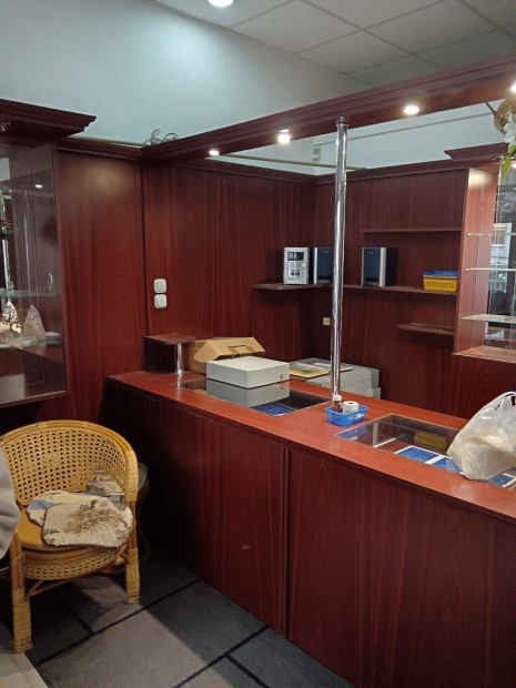 Kiad� �zlethelyis�g Erzs�bet piac