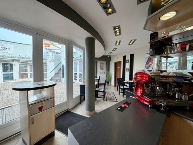 Kiad� �zlethelyis�g P�cs  Kertv�rosban, forgalmas helyen!