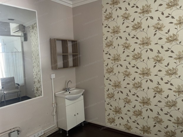 Kiad� �zlethelyis�g, Baja