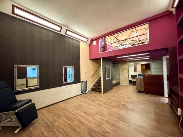 Kiad� �zlethelyis�g a Nagymez� utc�ban