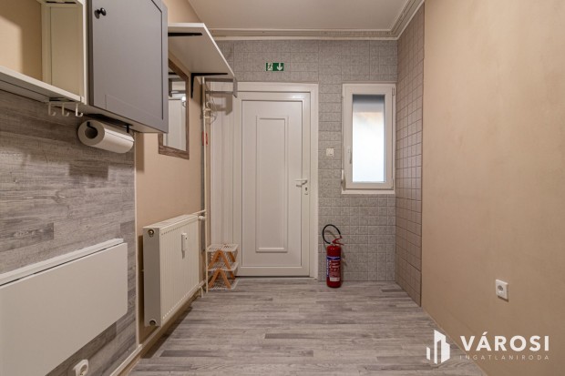 Kiad� �zlethelyis�g a Zs�kav�r utc�ban!