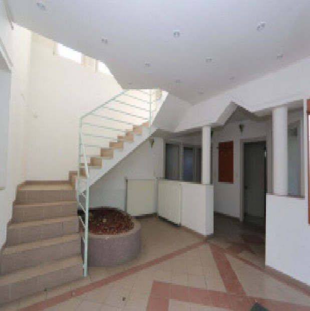 Kiad� �zleti c�l� ingatlan Mogyor�don