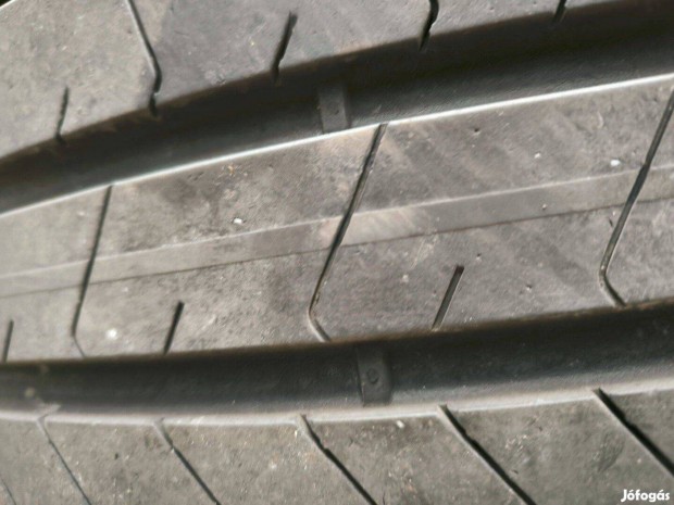 Kiárusítás Kétszéles 245/45R20 275/40R20 Kétszéles Pirelli nyári