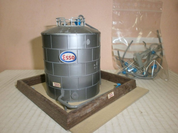 Kibri - "Esso" üzemanyg tartály - 1:87 - ( F-74)