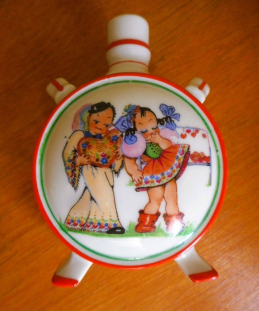 Kicsi Zsolnay porceln kulacs