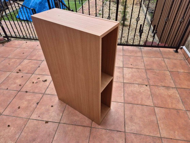Kicsi szekr�ny polccal, savaria b�kk sz�n�