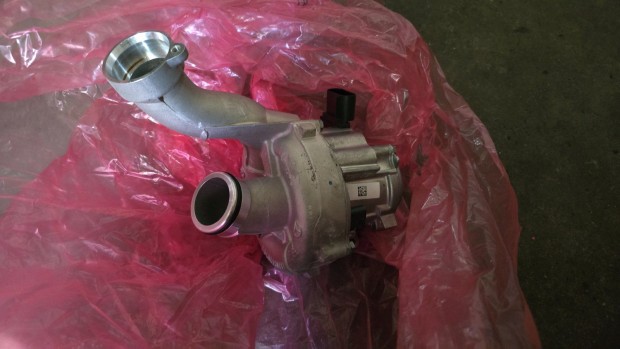 Kieg�sz�t� kompresszor 53AMG M256 A2560902700 elad�