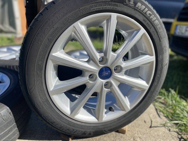 Kifogstalan Ford Fiesta gyri 16"-os alufelni szett 4x108