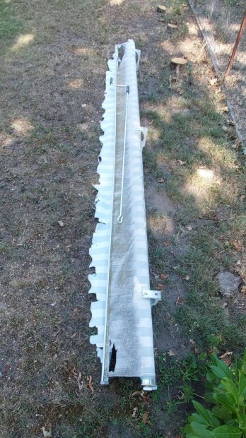 Kihúzható, falra szerelhető árnyékoló 2,5x4 m, ponyvázásra szorul