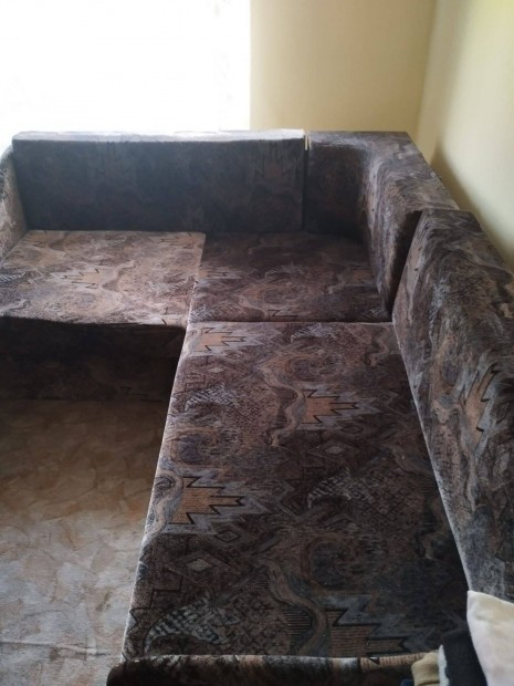 Kih�zhat� k�rpitozott �l�garnit�ra