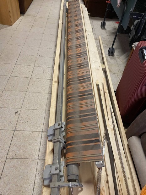 Kih�zhat� napellenz� k�ziteker�vel