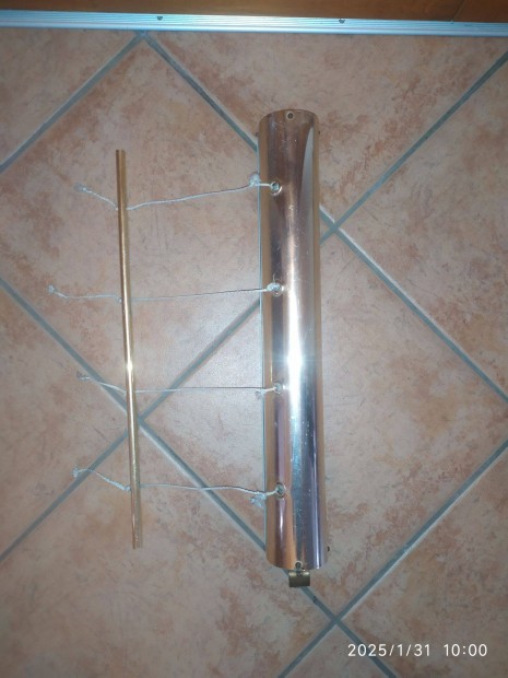 Kih�zhat� ruhasz�r�t� erk�lyre f�rd�szob�ba