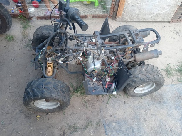 Knai 110ccm quad alkatrsznek 