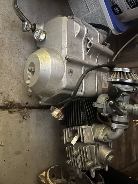 K�nai blokk elad� 