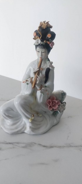 Knai porceln figura