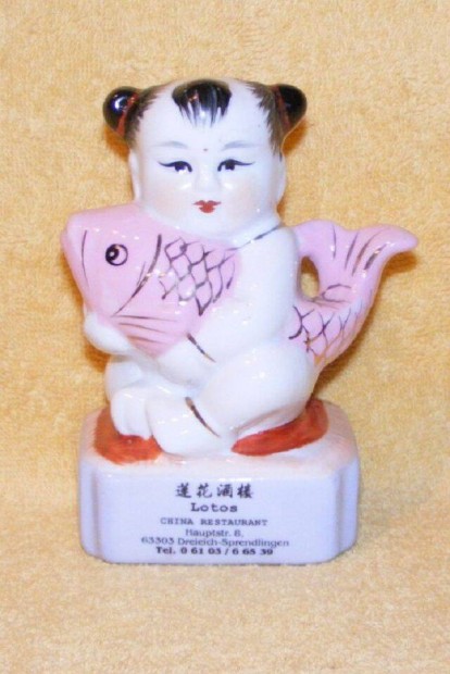 Knai porceln figura