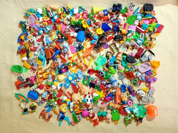 Kinder 006 - Régi retro kinderfigura alkatrészek 1 kg egyben