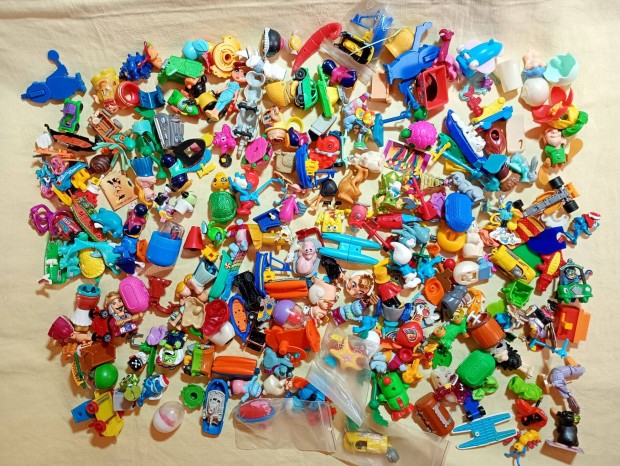 Kinder 011 - Régi retro kinderfigura alkatrészek 1 kg egyben